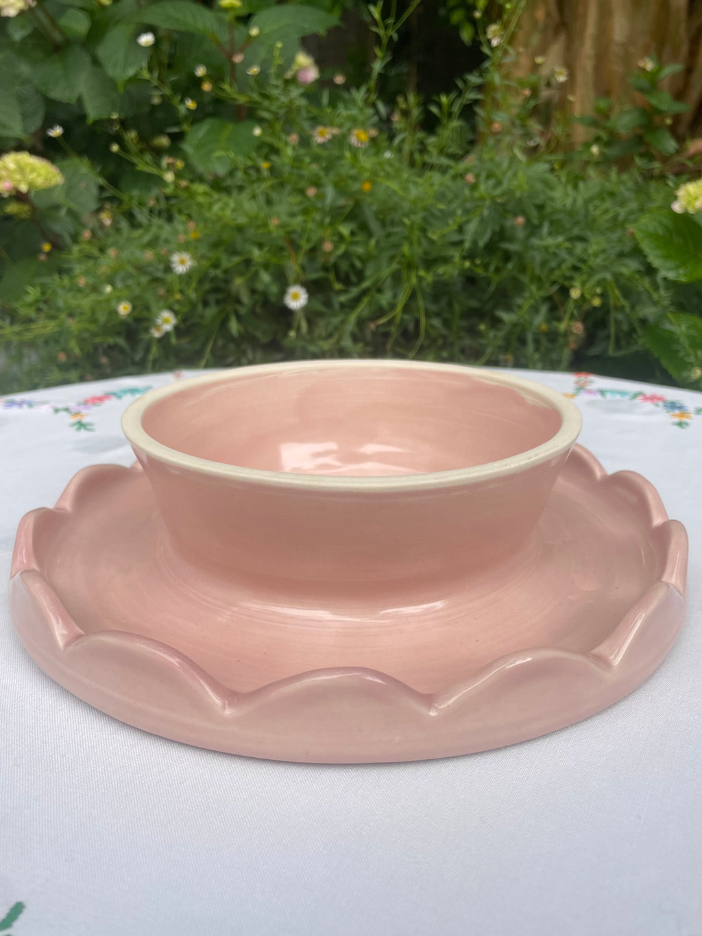 Scalloped Ceramic Cake Stand